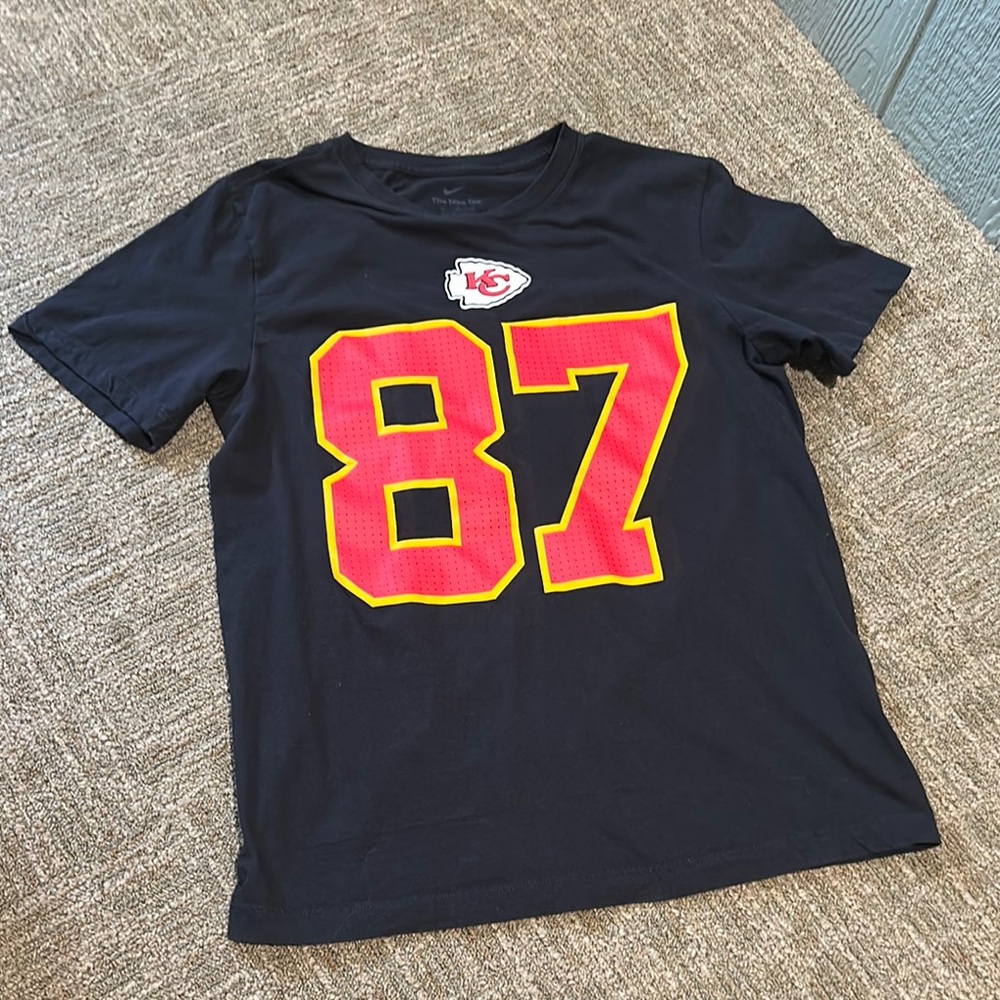 The Nike Tee - Travis Kelce Chiefs shirt - size men’s M